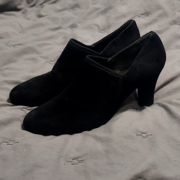 Stuart Weitzman Homestretch Black Suede Heels 7 Vintage 90s Y2K Wimsygoth Witchy - Picture 1 of 11